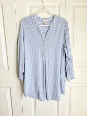 H&M Blue and White Pinstripe V-Neck Relax fit Breathable Spring Summer U.S.8